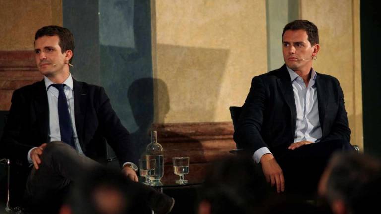 Casado y Rivera competirán este lunes por acorralar a Sánchez con su 
