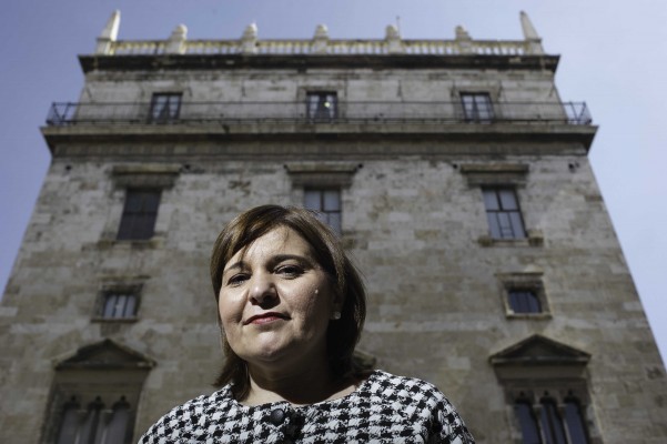 Isabel Bonig se cuela en las grietas entre PSPV y Compromís