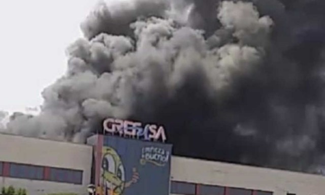 Declarado un incendio en la fábrica de Grefusa en Alzira