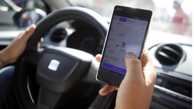 La nueva ordenanza del taxi en Elche exige a las VTC precontratar con un mínimo de 60 minutos