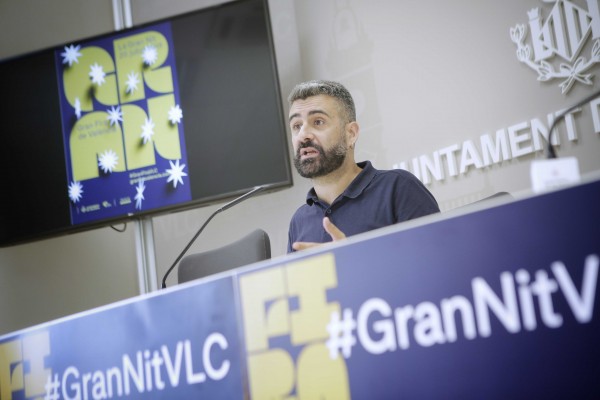 Conciertos, museos abiertos y una 'minimascletà' calientan la Gran Nit de la Fira de València