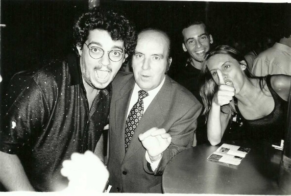 Artículo sobre foto absurda con busto de Chiquito de la Calzada