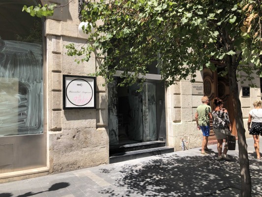 La calle Castaños 'bulle': relevos, cierres y reformas