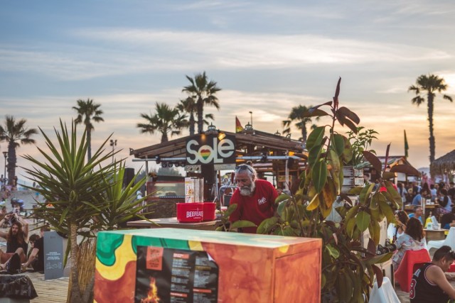 El jamaicano Skarra Mucci da ‘vibra’ al atardecer del Gurugú en una nueva cita en el Solé Rototom Beach