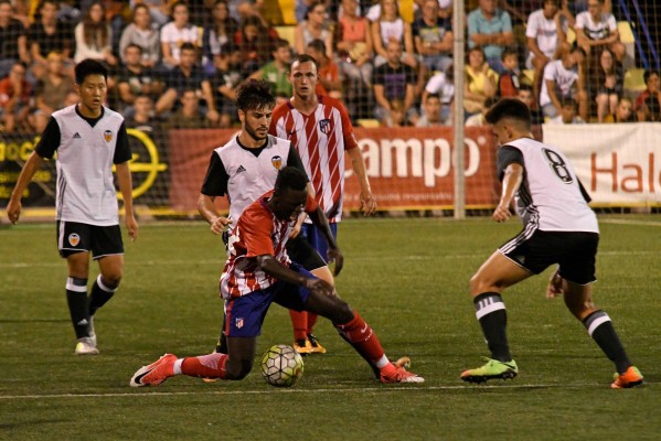 Los penaltis dejan al Valencia CF sin título en el Cotif