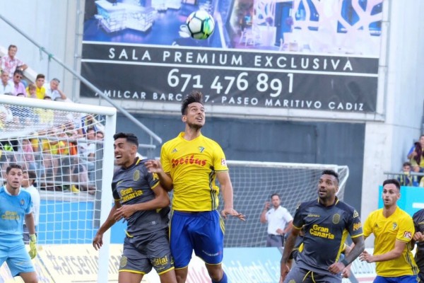 Las Palmas derrota al Cádiz y jugará la final en su debut