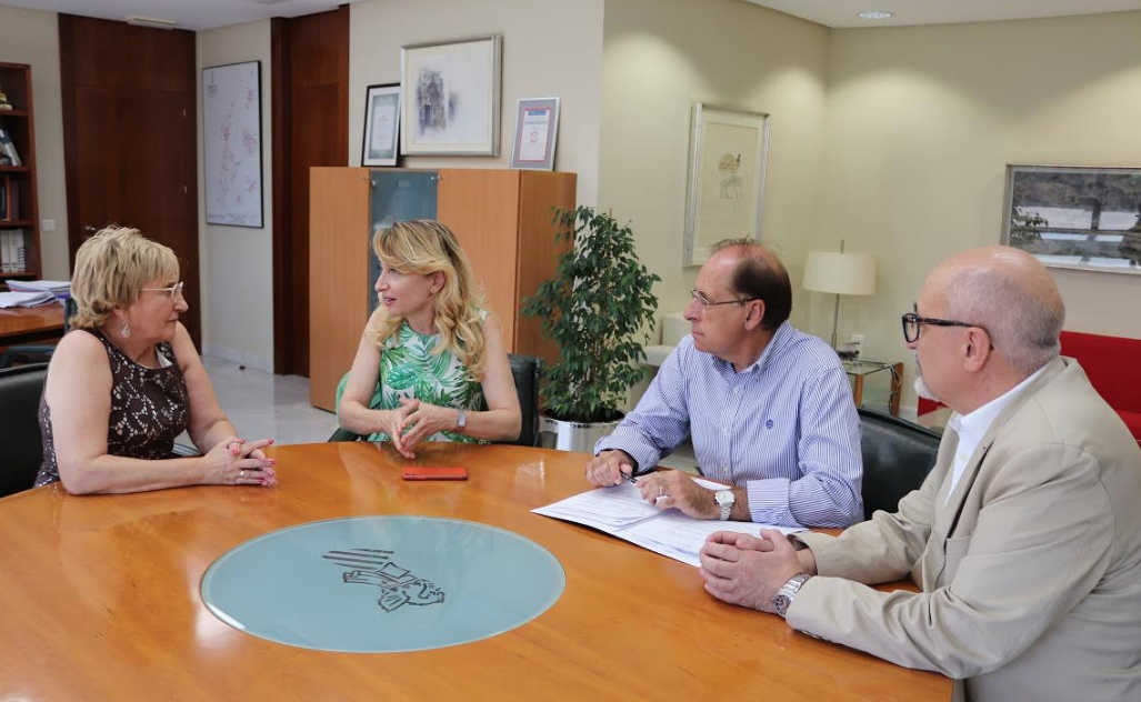 El Colegio de Médicos de Valencia se reúne con Barceló para aclarar la 'prescripción' enfermera