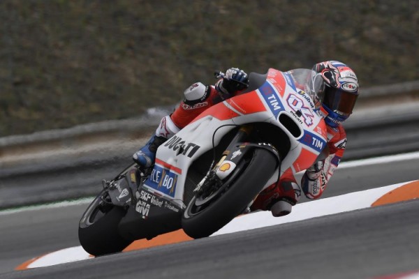 Dovizioso reclama la hegemonía de Ducati en la última vuelta

