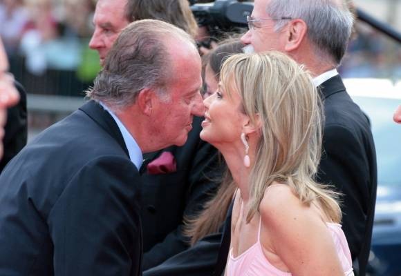 Anticorrupción intenta interrogar a Corinna por las comisiones del AVE a la Meca