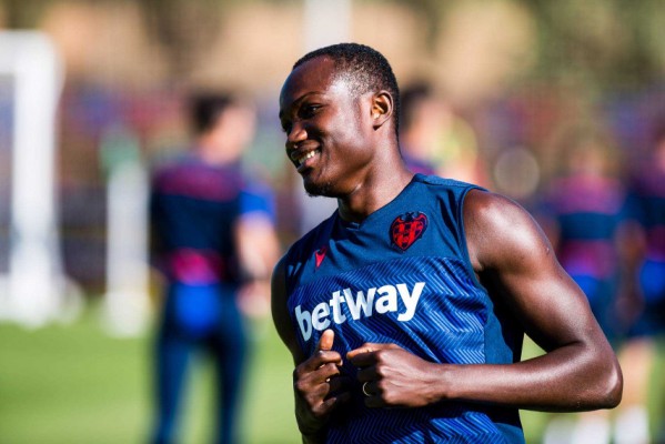 El Levante cede al Zaragoza al internacional ghanés Dwamena
