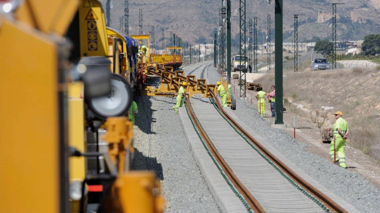 Adif Alta Velocidad inicia la sustitución de traviesas de ancho mixto en el tramo Sagunto-Castelló