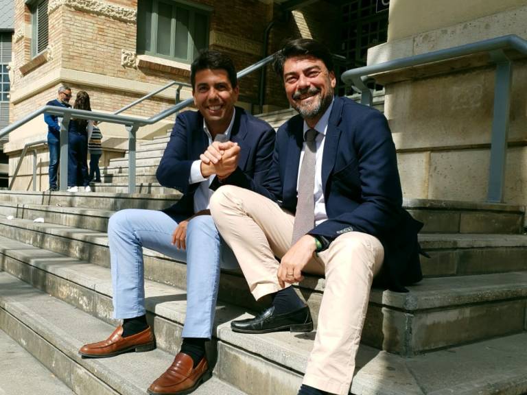 El presidente de la Diputación de Alicante, Caros Mazón, y el alcalde de la ciudad, Luis Barcala - 