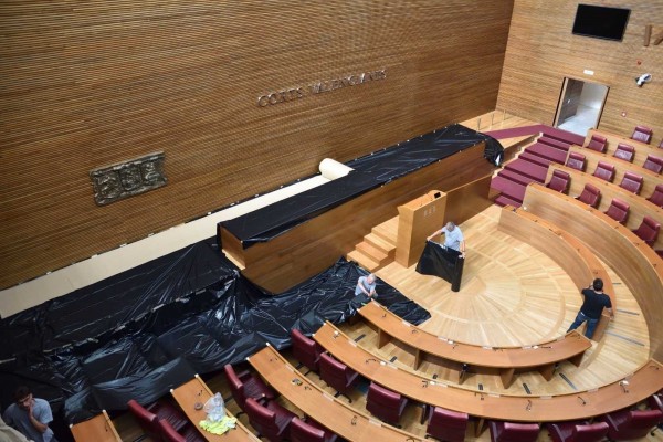 Comienzan las obras en Les Corts para reparar el techo y hacer accesible la tribuna del hemiciclo