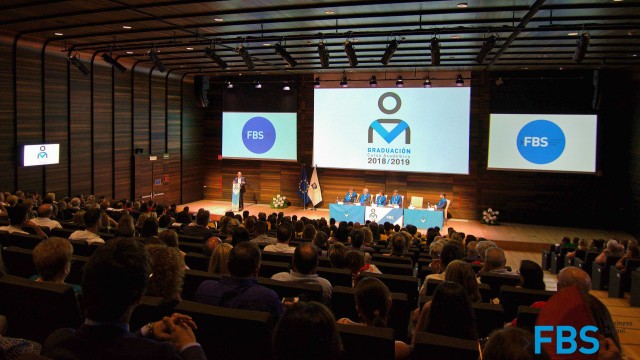Fundesem celebra la graduación de 130 alumnos con una clase magistral de Andrés Torrubia