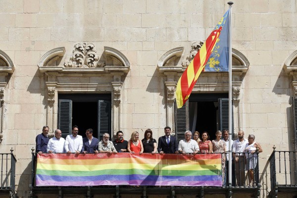 PSOE y Vox plantan a PP y Cs en su primer acto por el Orgullo entre reproches de politización