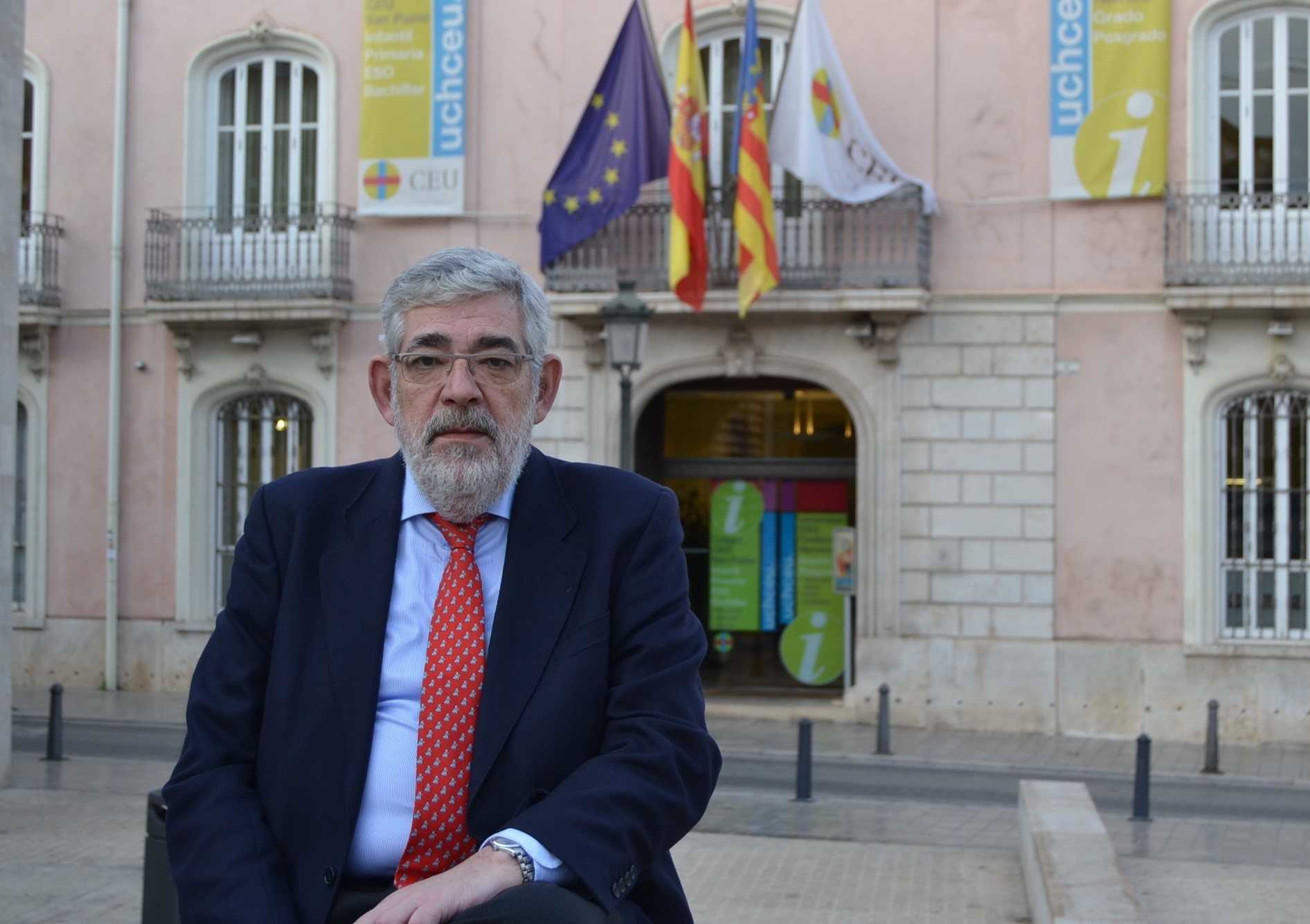 Vicente Navarro de Luján, nuevo rector de la CEU UCH al suceder a Rosa Visiedo en el cargo