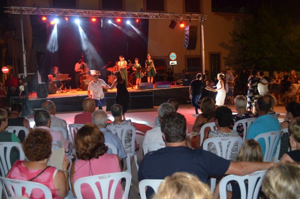 El jazz y el swing hacen vibrar el casco antiguo de Oropesa del Mar en el
ecuador de 'Nits de Música'
