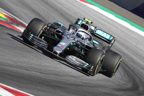 Bottas, por un suspiro, firma la 'pole' en el territorio de Hamilton 