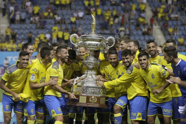 Las Palmas conquista el Trofeo Carranza