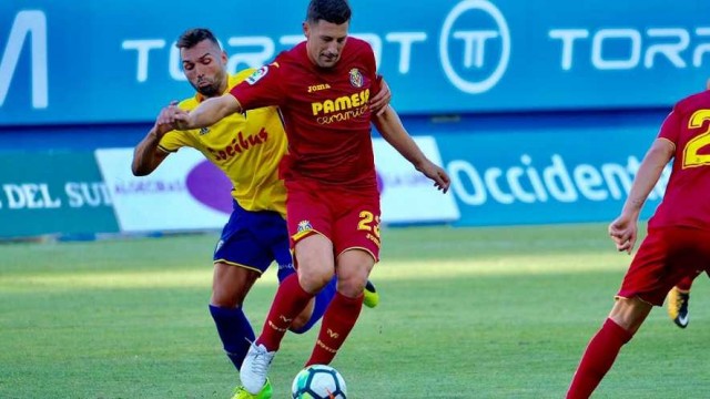El Villarreal golea y deja al Cádiz último clasificado de su trofeo