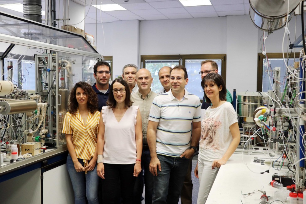 El equipo de la UPV que trabaja en el proyecto eCOCO2. Foto: EFE - 