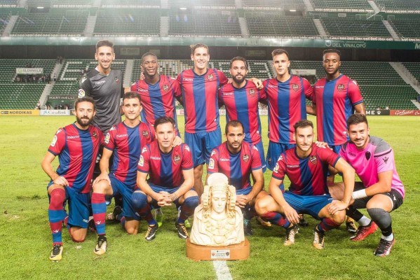 El Levante se adjudica el Trofeo Festa d'Elx ante un Elche voluntarioso
