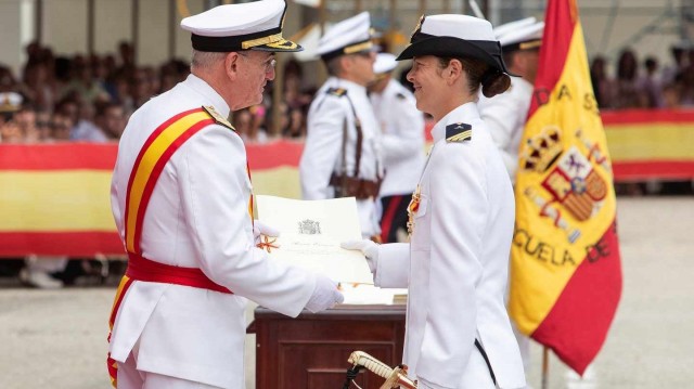 La castellonense Vanessa Antuña, primera mujer número 1 de promoción de sargentos de la Armada