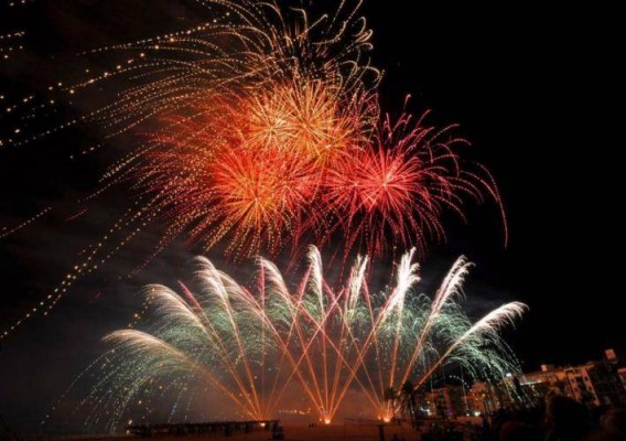 Espectáculo piromusical y conciertos gratuitos en 'Nit a la Mar'