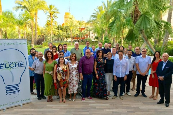 Elche Piensa presenta su Plan Estratégico en el acto de clausura de su temporada 18-19