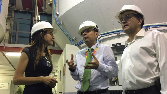 La consellera de Innovació, Carolina Pascual, visita la central hidroeléctrica de Vallat