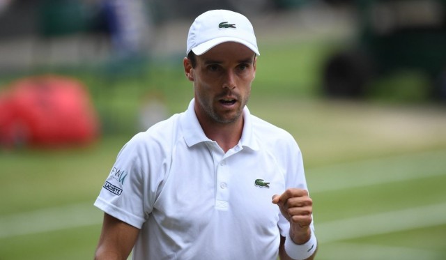 Bautista se despide con honor de Wimbledon plantando cara a Djokovic en semifinales
