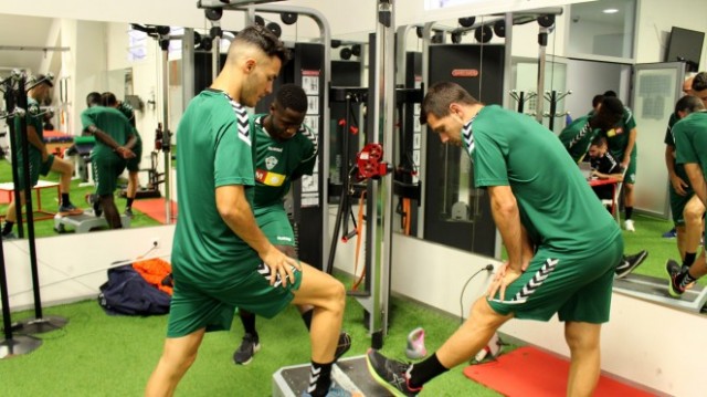 La plantilla del Elche inicia la pretemporada con las pruebas médicas