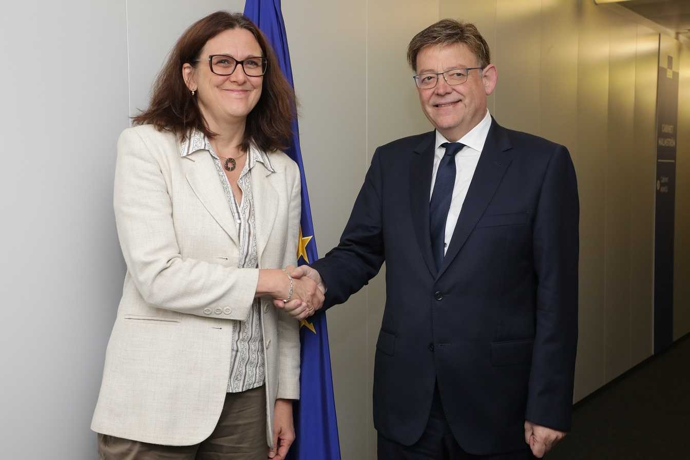 Ximo Puig, con la comisaria Cecilia Malmström. Foto: GVA - 