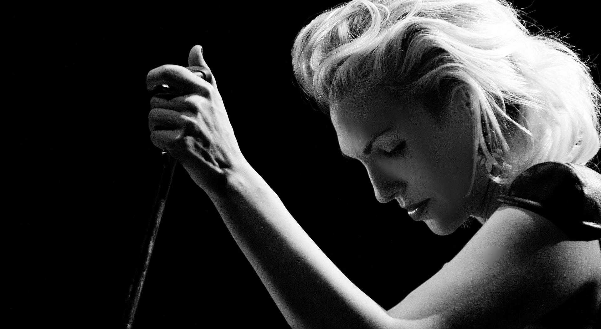 Karen Souza presenta su nuevo disco 'Velvet Vault' en el Castillo de Xàtiva