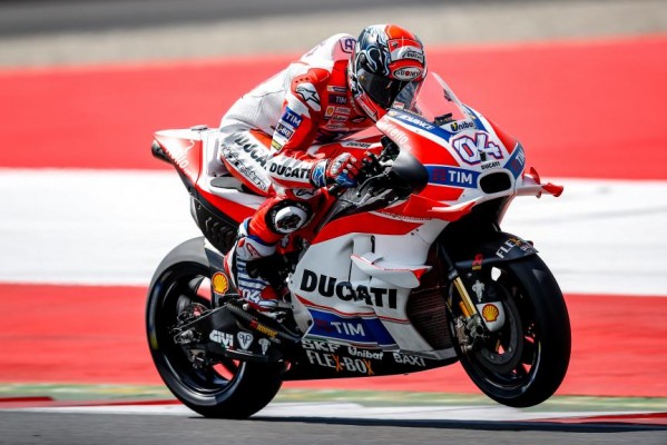 Dovizioso logra la victoria por delante de Márquez