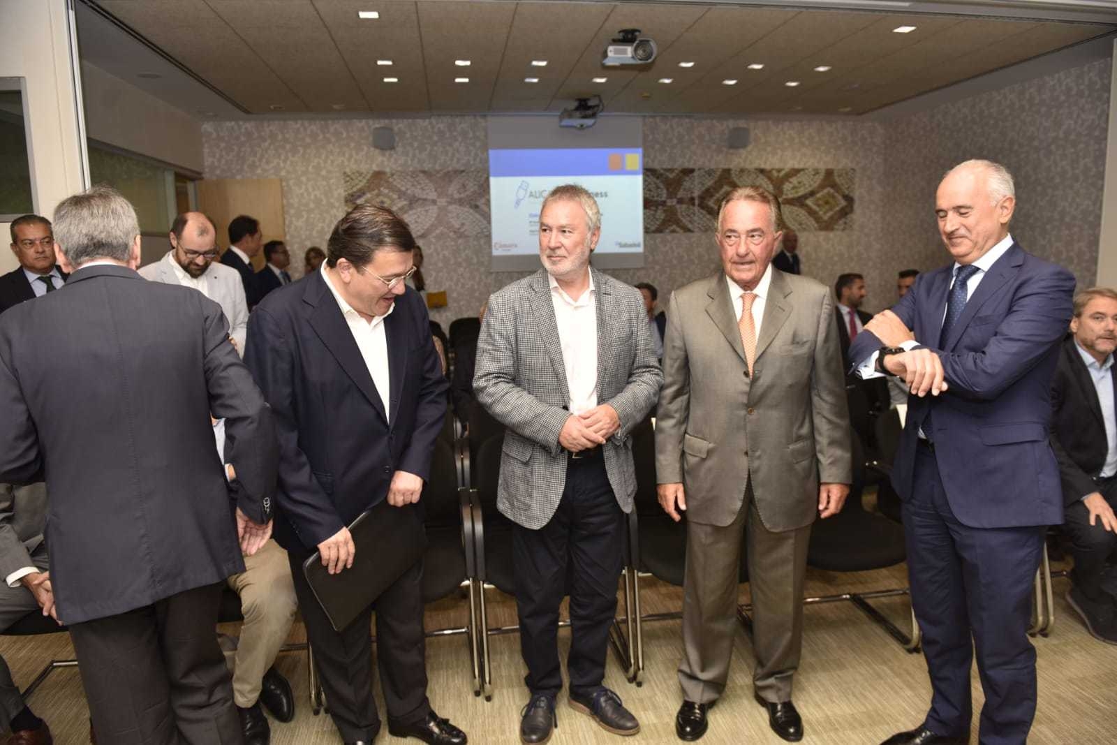 Antonio Arias, Juan Antonio Gisbert, Juan Riera y Jaime Matas, durante la presentación. Fotos: RAFA MOLINA - 