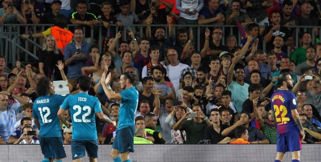 El Real Madrid gana 1-3 al Barcelona en la ida de la Supercopa de España