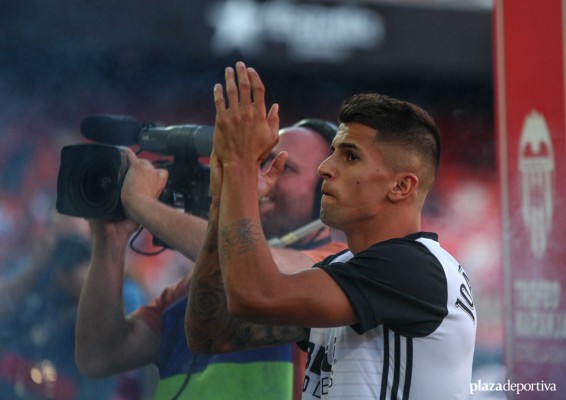 El Valencia CF rechaza 22 millones de euros del Tottenham por Cancelo