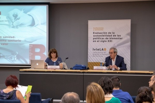 El gasto sanitario público cae un 1,8% desde 2009, mientras el privado crece un 27%