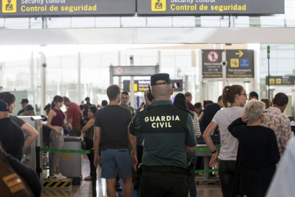 Los trabajadores de seguridad de Eulen comienzan este lunes su huelga indefinida en El Prat