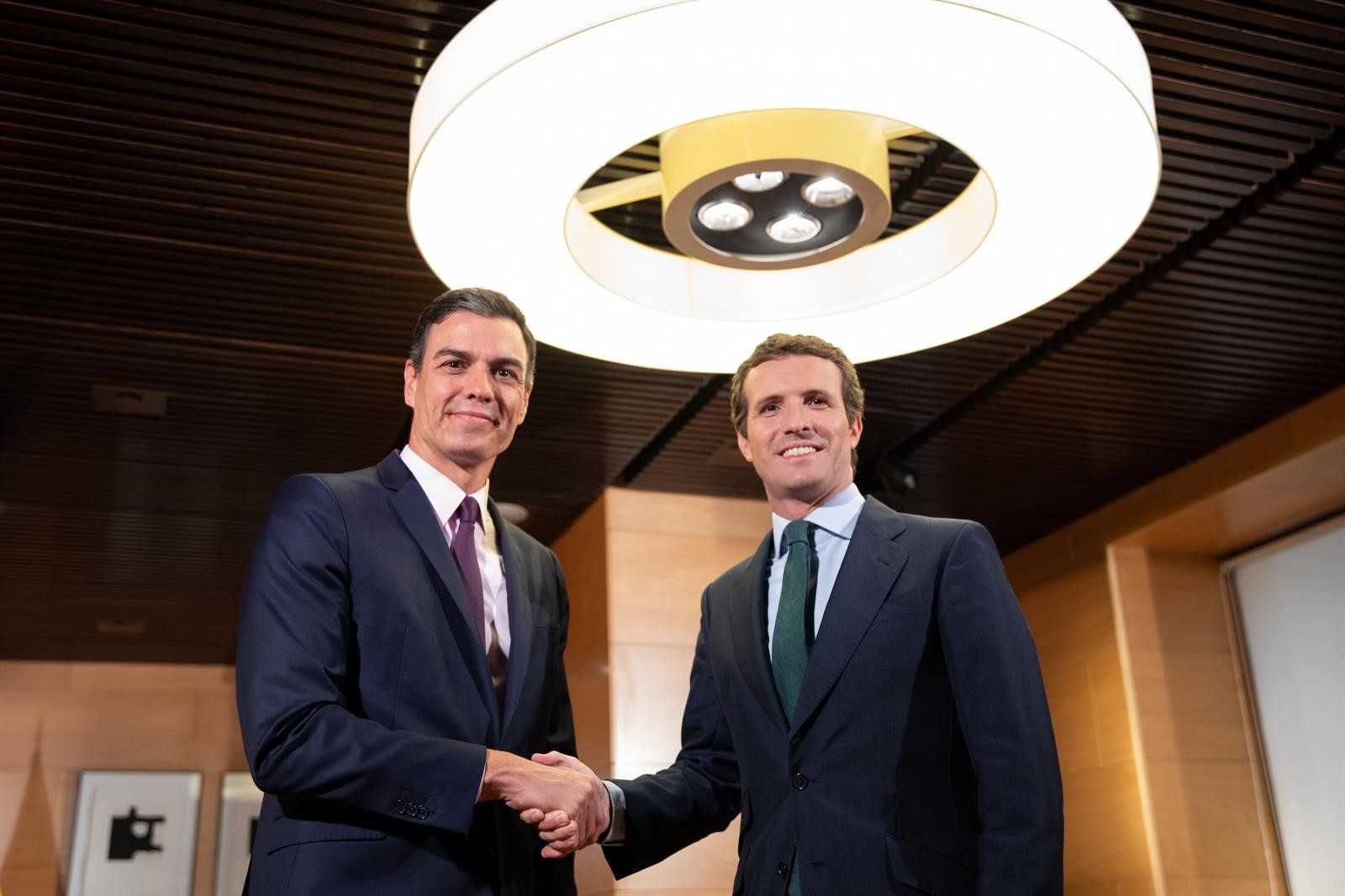 Arranca la reunión entre Pedro Sánchez y Pablo Casado, la cuarta tras las elecciones