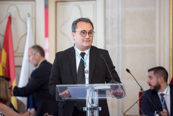 Sanguino atisba el primer pacto del bipartito con Vox por los sueldos y plantea plenos de dos días