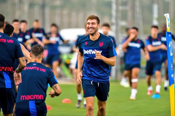 Vuckevic, principal novedad en la vuelta al trabajo del Levante
