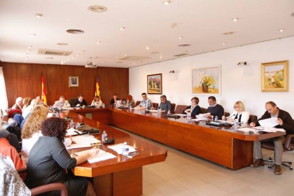 L'Alfàs gana el contencioso: vía libre para que sus taxis salgan del área comarcal de la Marina Baixa