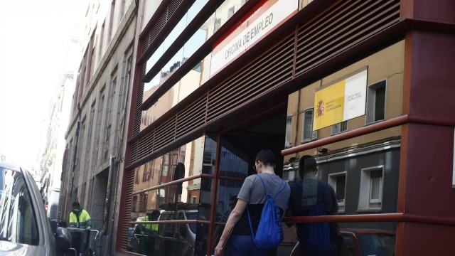 Los estudiantes desempleados en búsqueda de trabajo caen un 12,4% el último año en Castellón