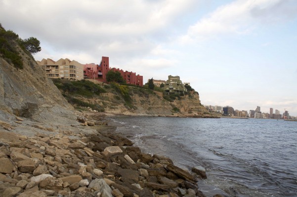 Calp suspende la concesión de licencias en el entorno de la Muralla Roja de Bofill