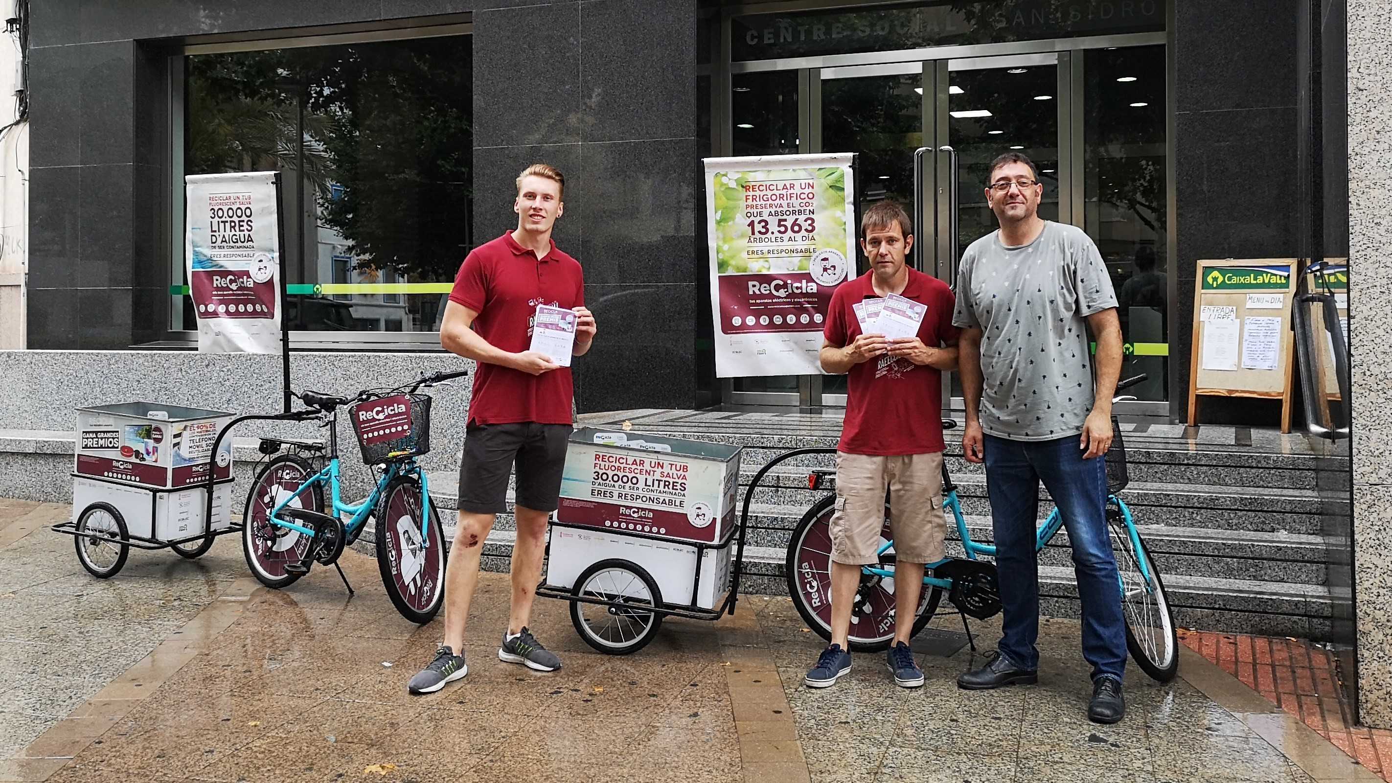 La campaña 'Raeecciona' sobre residuos de aparatos eléctricos hace parada en La Vall d'Uixó