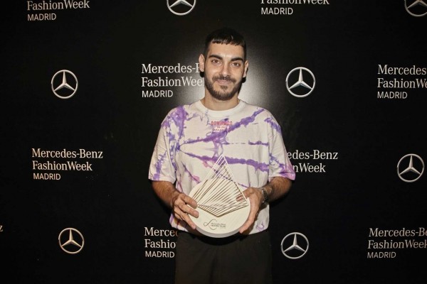 El diseñador alicantino Domingo Rodríguez gana el Mercedes-Benz Fashion Talent con 'Dominnico'