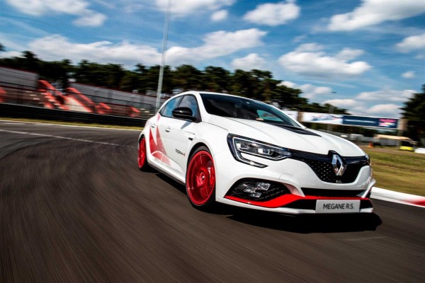 Renault lanza el Mégane R.S. Trophy-R, con 300 caballos y producción limitada a 500 unidades