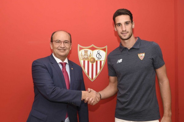Sergio Rico renueva con el Sevilla hasta 2021
